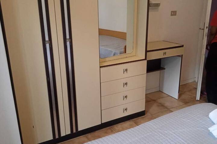 Room 2 of 44