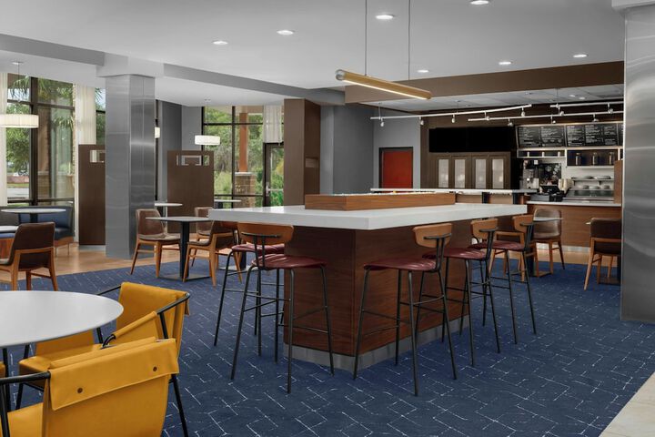 Lobby lounge