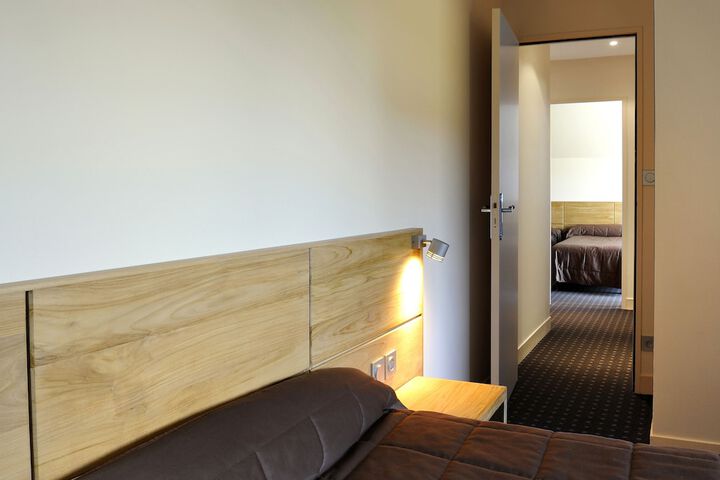 Room 10 of 38