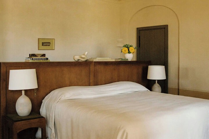 Room 49 of 187