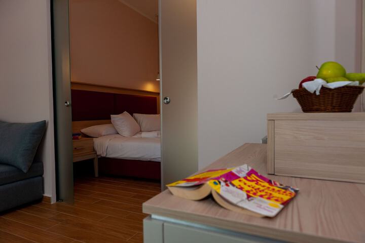 Room 23 of 69