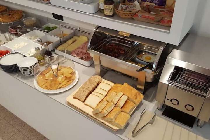 Breakfast/Coffee Service 23 of 34