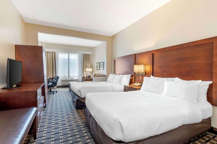2 Double Beds (5 of 5)