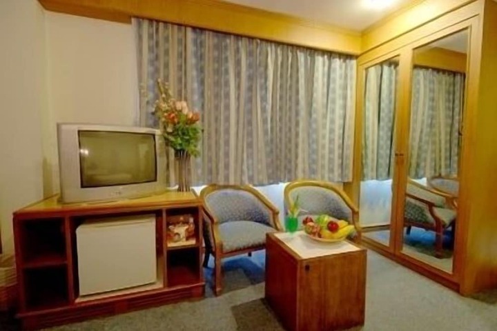 Room 28 of 34