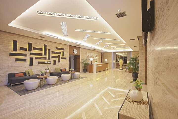Entrance & Lobby