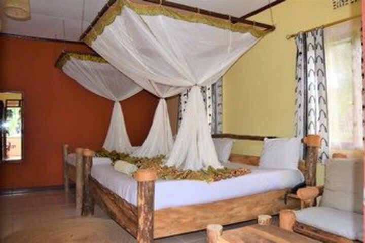 Room 2 of 28