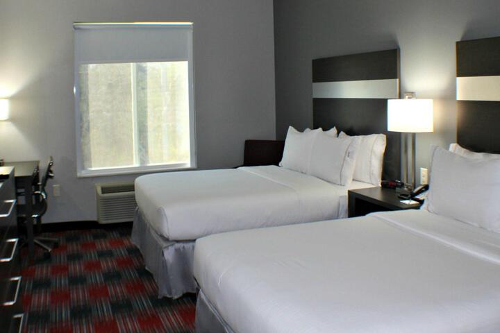 2 Queen Beds Standard Mobility Accessible Tub (4 of 9)