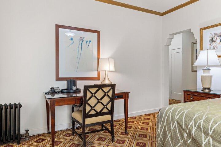 1 King Bed (3 of 33)