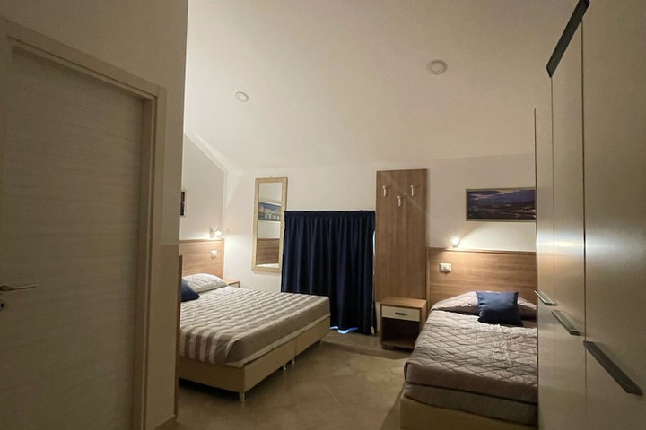 Room 6 of 35