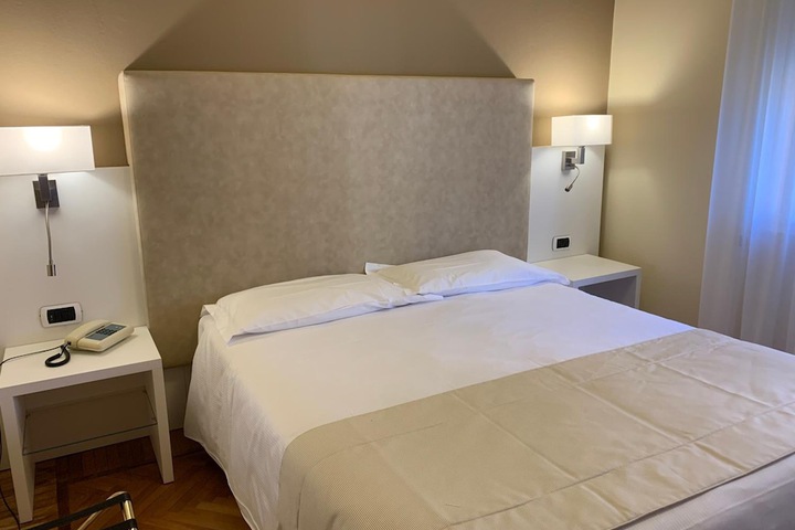Room 16 of 27
