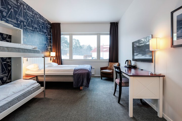 Room 25 of 77
