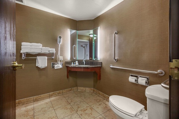 2 Double Beds Suite (13 of 31)