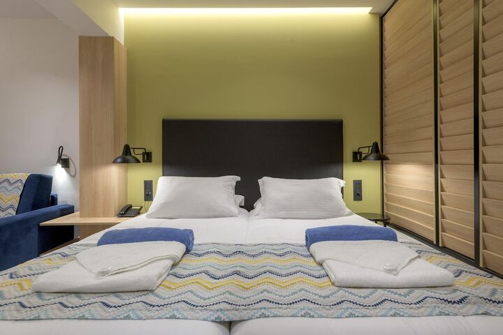Room 37 of 154