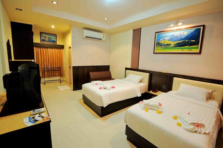 Room 4 of 38