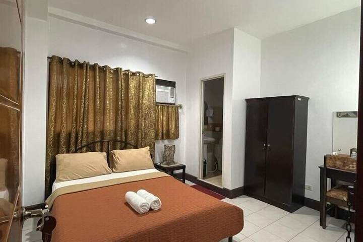 Room 9 of 23