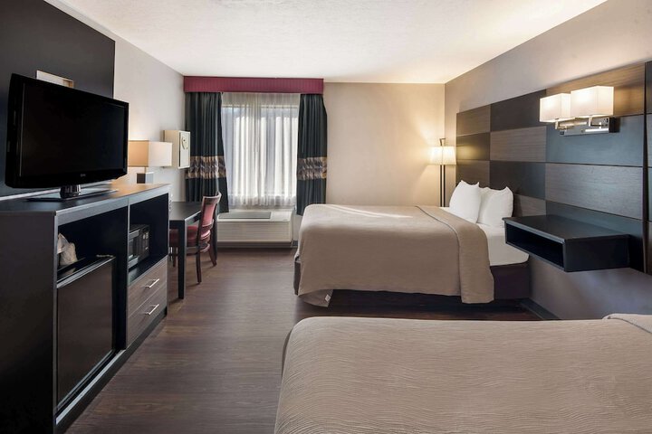 2 Double Beds (7 of 7)