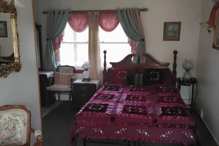 Room 10 of 32