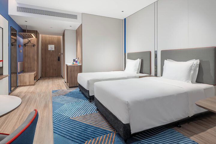 Room 26 of 46