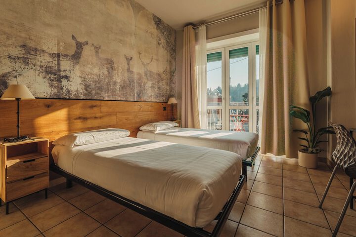 Room 5 of 17