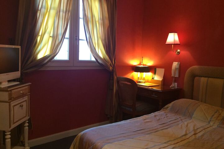 Room 10 of 34