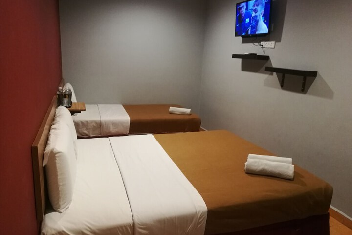 Room 7 of 39