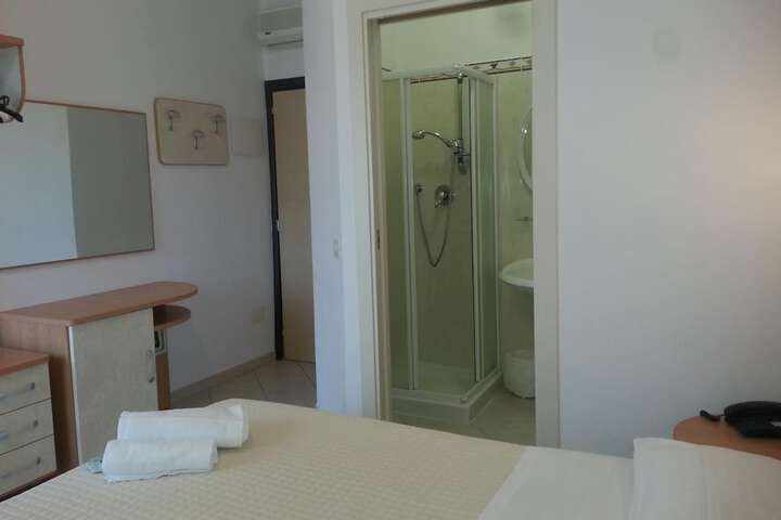 Room 13 of 52