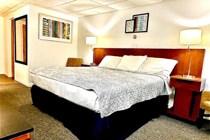 1 King Bed (2 of 5)