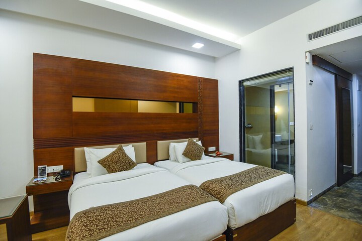 Room 4 of 20