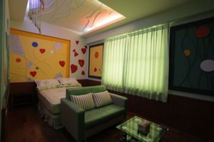 Room 9 of 19
