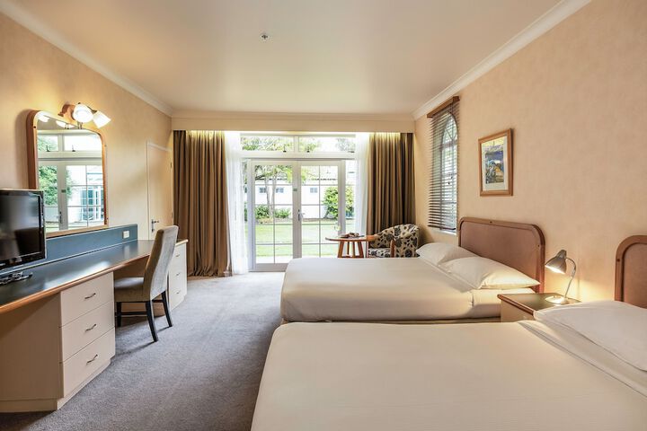 Room 10 of 76