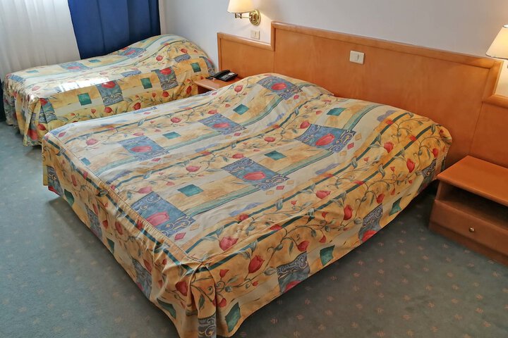 Room 10 of 49