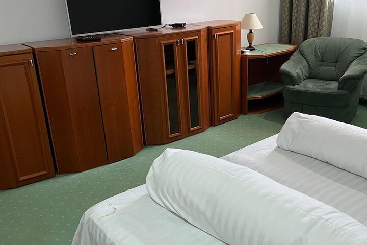 Room 16 of 28