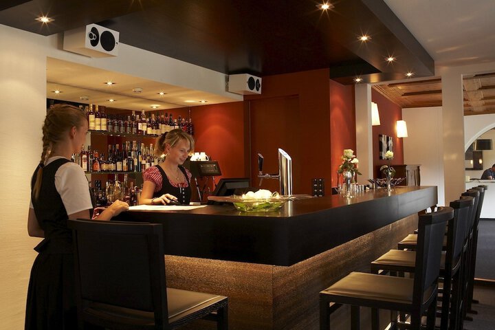 Lounge 52 of 60
