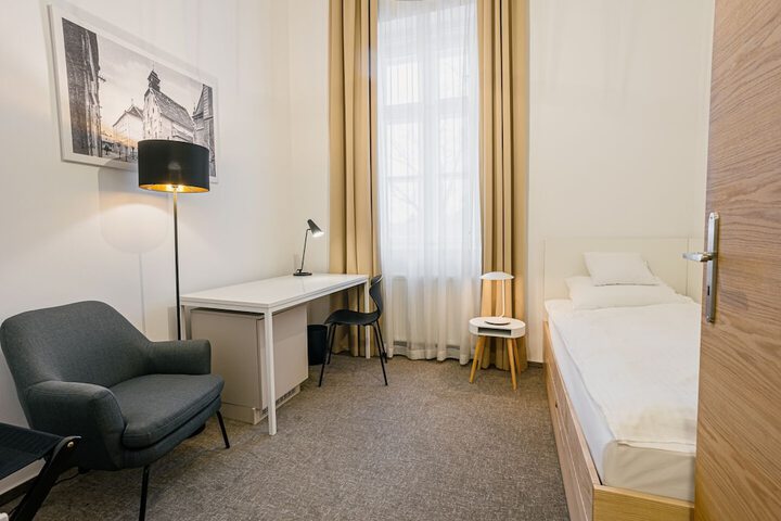 Room 8 of 39
