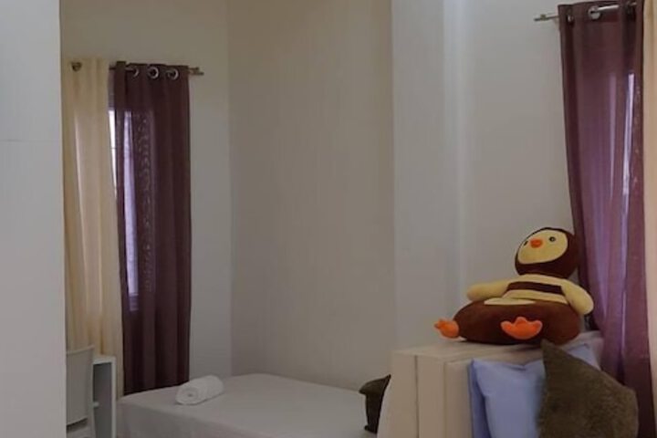 Room 8 of 10