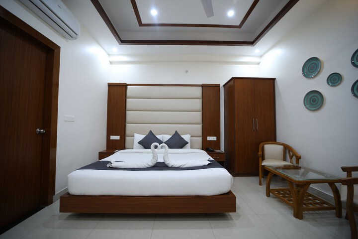 Room 28 of 76