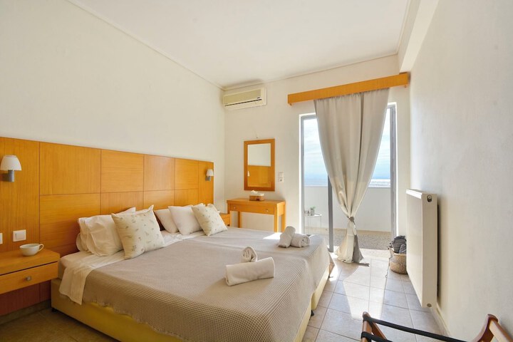 Room 2 of 18