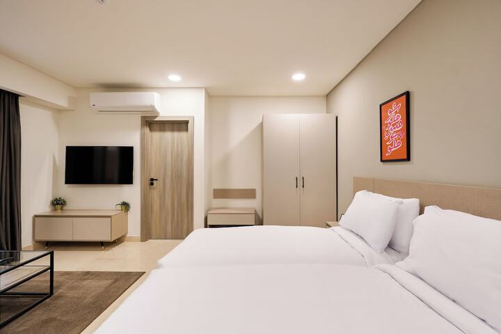 Room 6 of 16