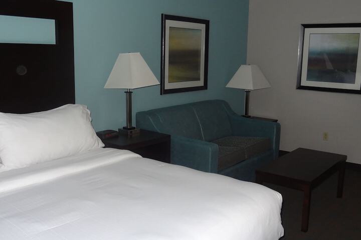 1 King Bed (11 of 18)