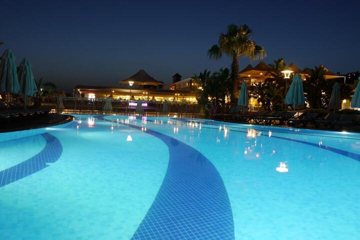 Hotel Pool