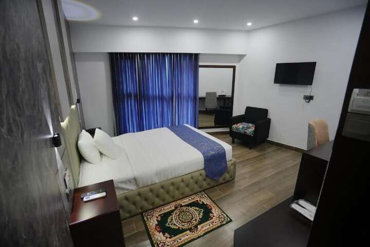 Room 49 of 77
