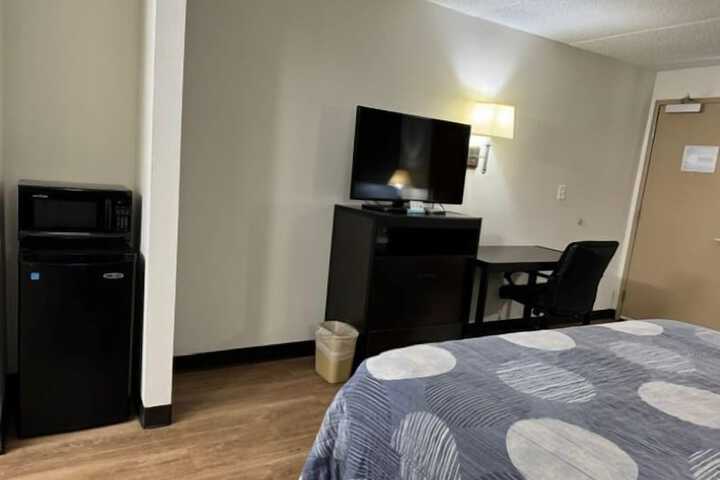 Single Room Park View (4 of 4)