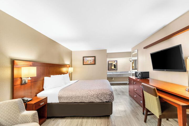 1 King Bed (10 of 10)