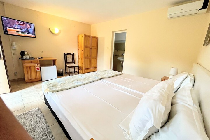Room 12 of 64