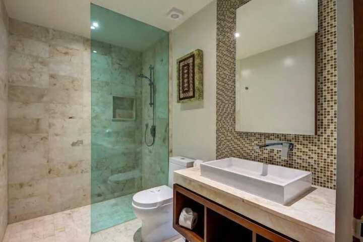 Room 14 of 22