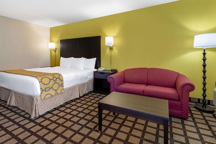 1 King Bed (5 of 6)