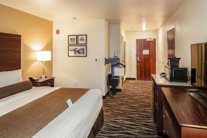 Mobility Accessible King Guestroom with Tub and Grab Bars (5 of 7)
