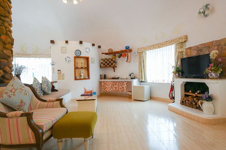 Room 15 of 157