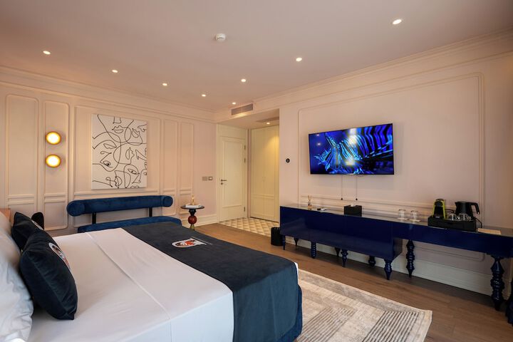 Room 33 of 128