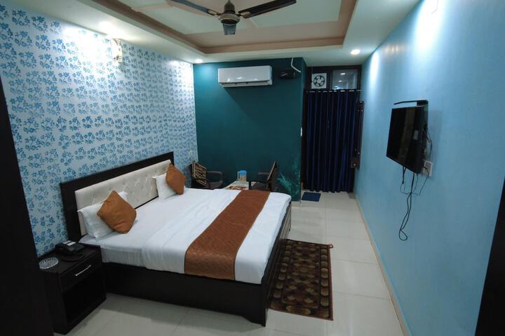 Room 9 of 50